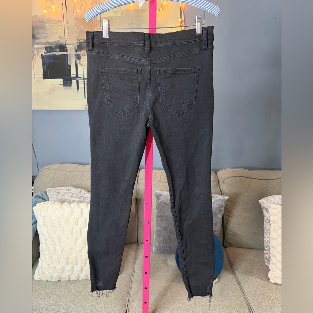 Free People Black Distressed Raw Hem Skinny Jeans Size 31 ✨ - Picture 4 of 5